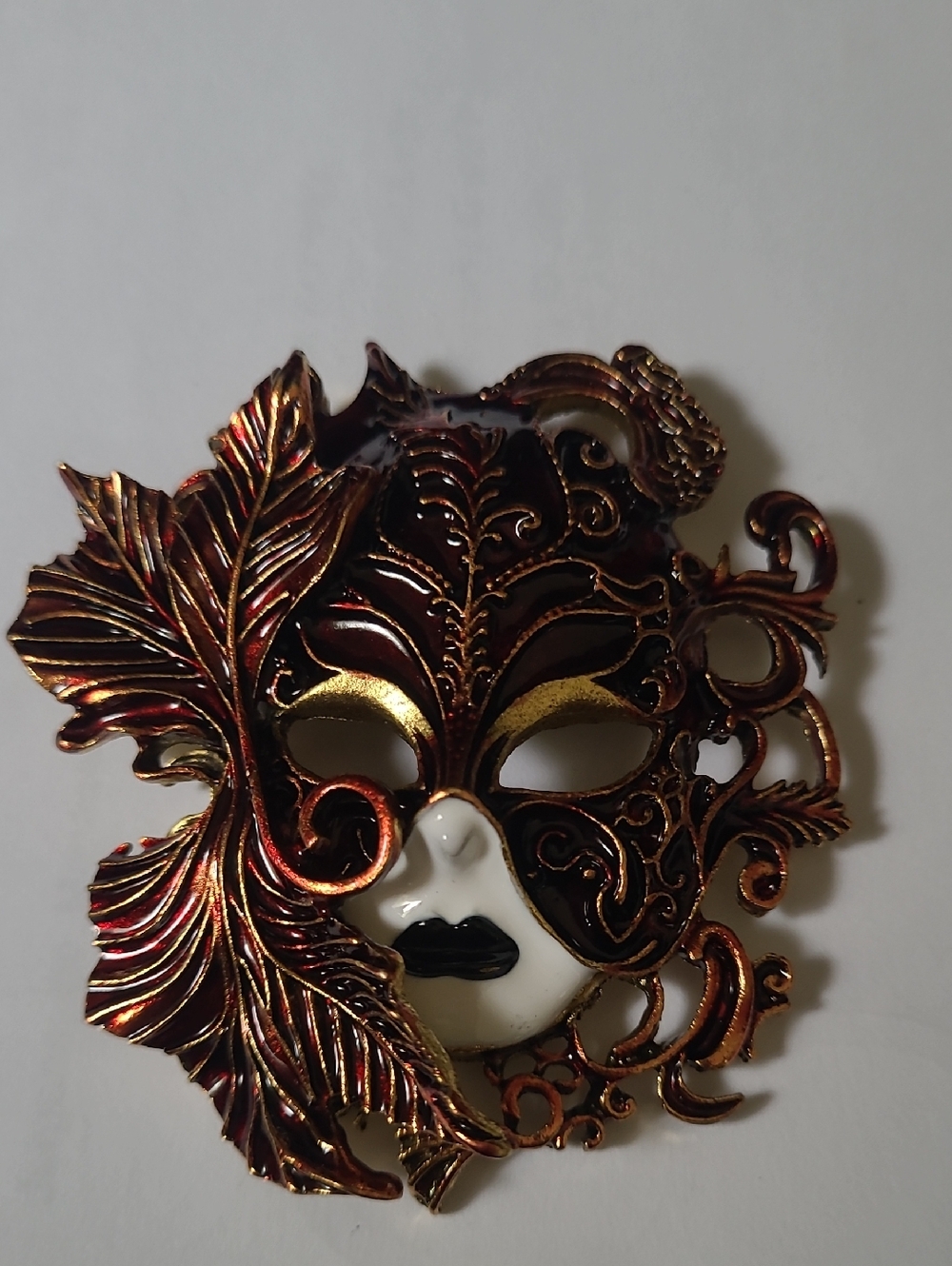 Ornate Venetian Style Decorative Brooch Masquerade Mask in  Red and Gold